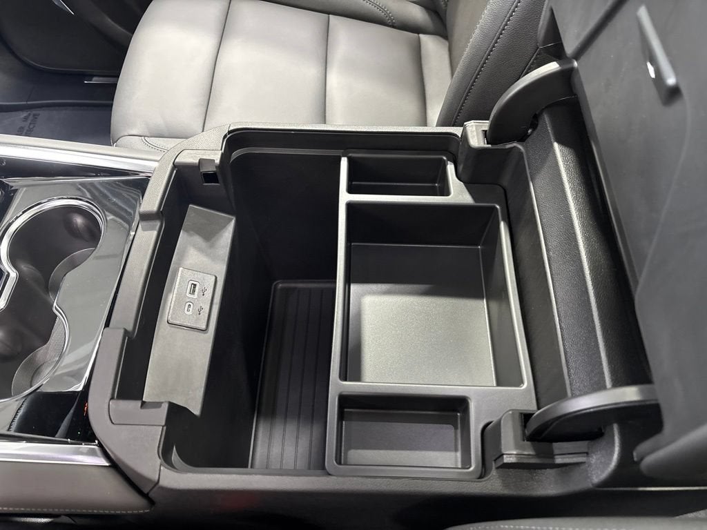 2026 Chevrolet Suburban Z71 - Photo 44