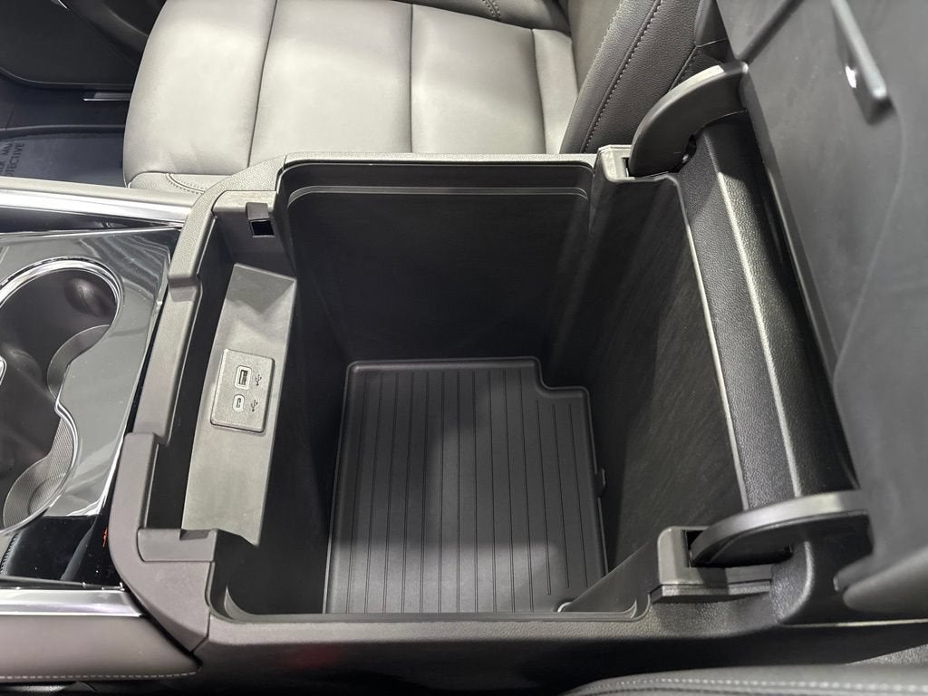 2026 Chevrolet Suburban Z71 - Photo 45