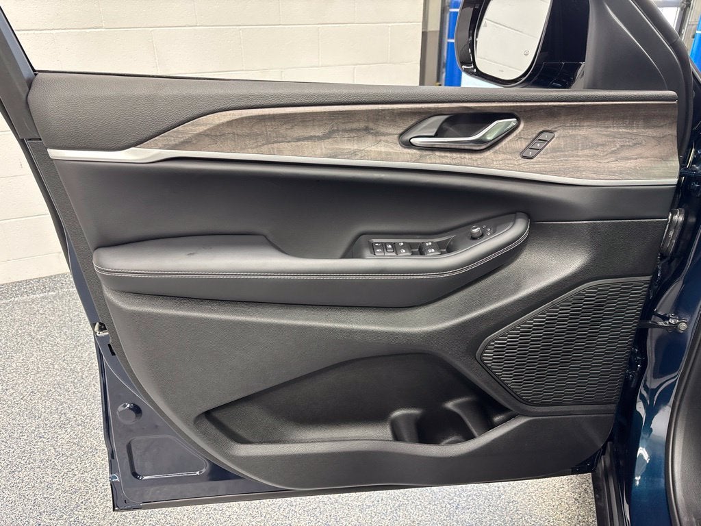 2027 Jeep Grand Cherokee GRAND CHEROKEE LIMITED 4X4