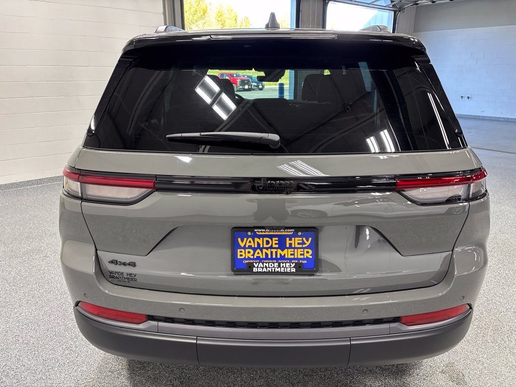 2027 Jeep Grand Cherokee GRAND CHEROKEE LIMITED 4X4