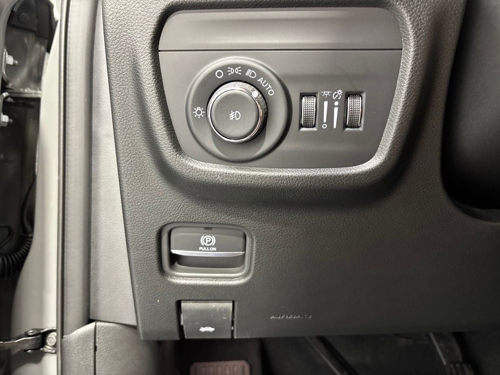 2027 Jeep Grand Cherokee GRAND CHEROKEE LIMITED RESERVE 4X4