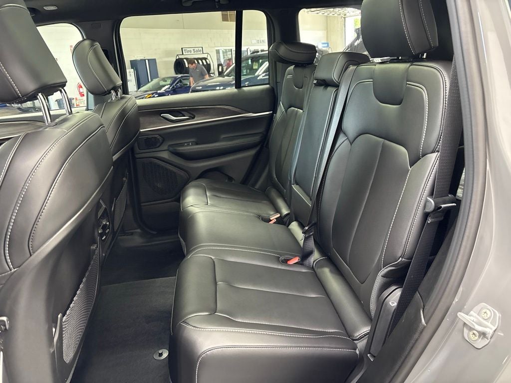 2027 Jeep Grand Cherokee GRAND CHEROKEE LIMITED 4X4