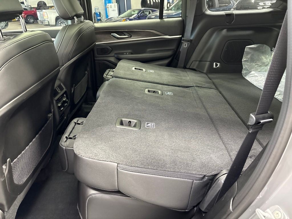2027 Jeep Grand Cherokee GRAND CHEROKEE LIMITED 4X4