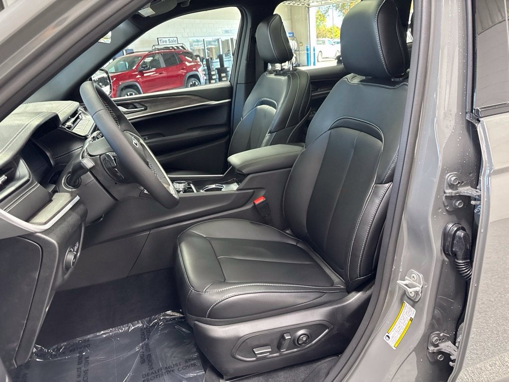2027 Jeep Grand Cherokee GRAND CHEROKEE LIMITED 4X4