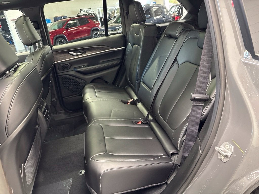 2027 Jeep Grand Cherokee GRAND CHEROKEE LIMITED 4X4