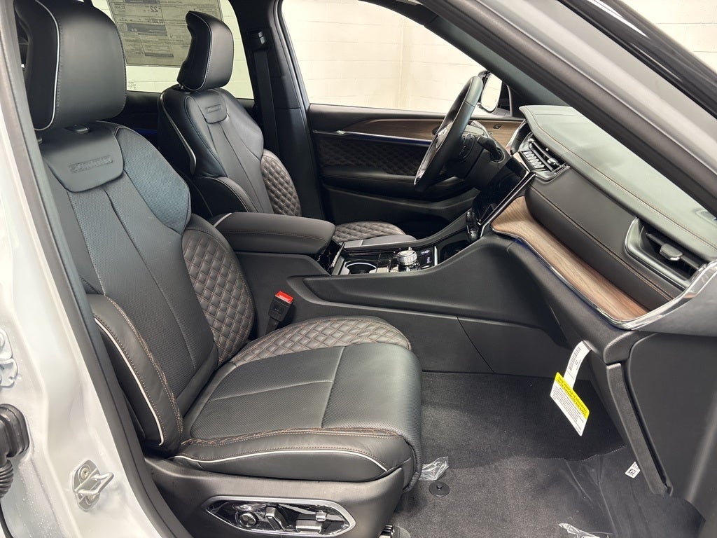 2025 Jeep Grand Cherokee GRAND CHEROKEE SUMMIT 4X4