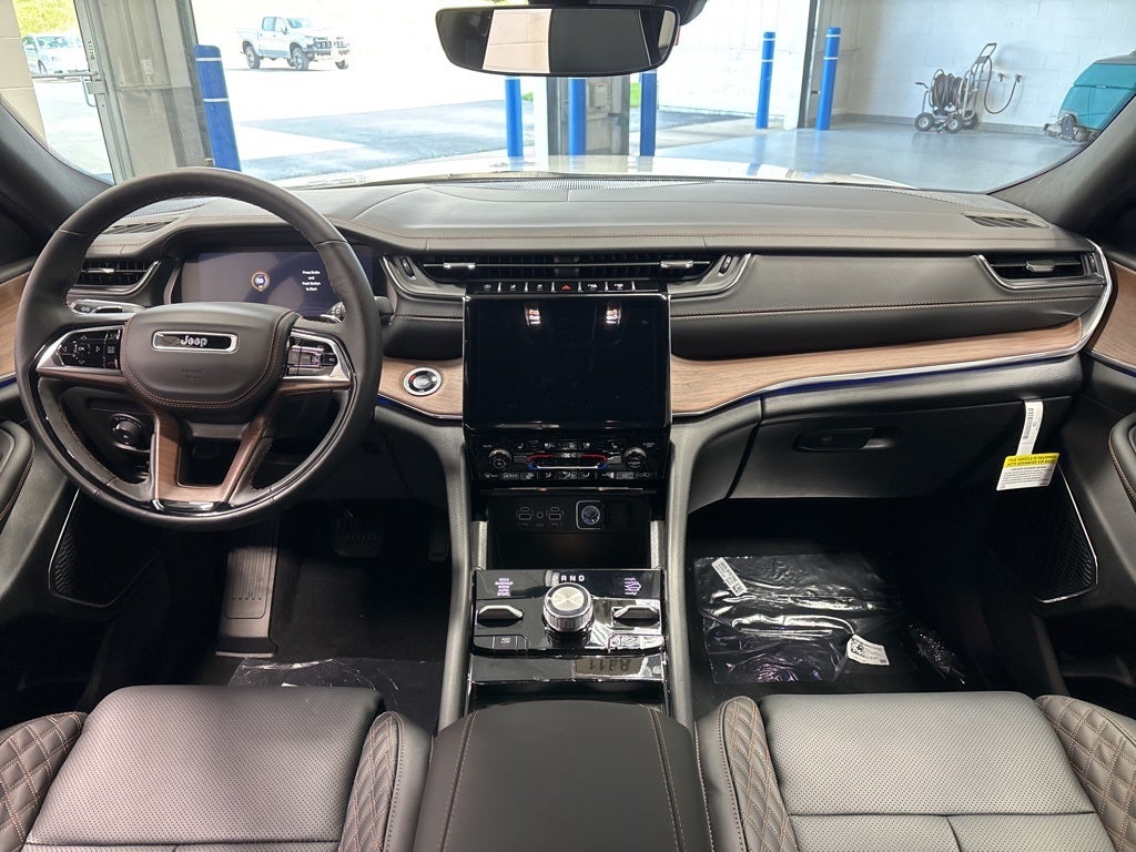 2025 Jeep Grand Cherokee GRAND CHEROKEE SUMMIT 4X4