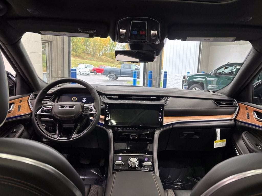 2027 Jeep Grand Cherokee GRAND CHEROKEE SUMMIT 4X4