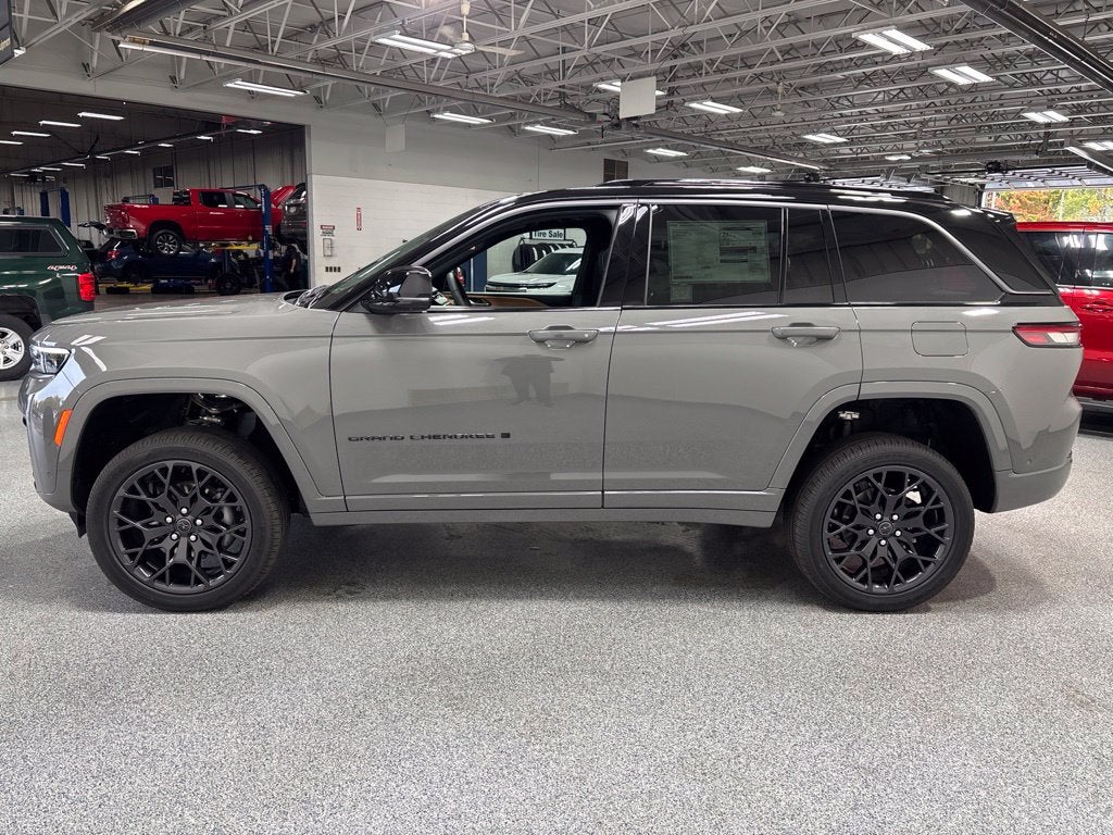 2027 Jeep Grand Cherokee GRAND CHEROKEE SUMMIT 4X4