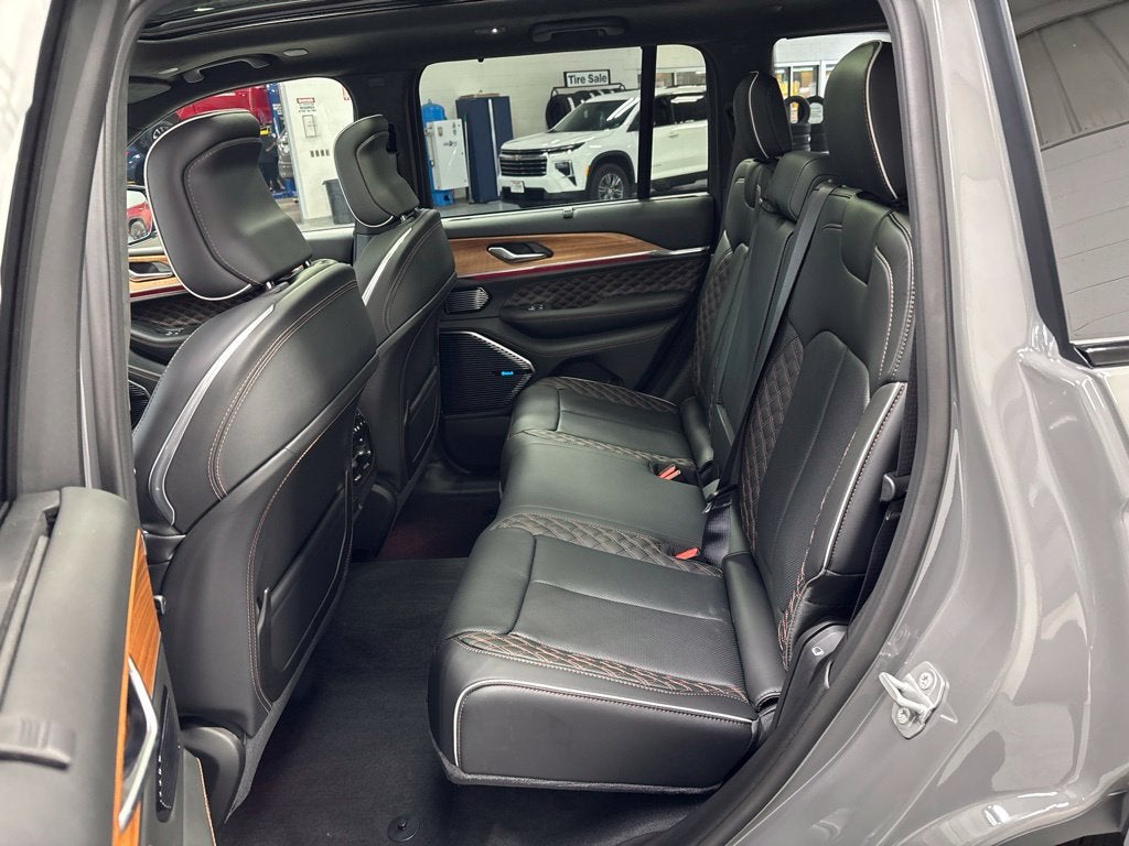 2027 Jeep Grand Cherokee GRAND CHEROKEE SUMMIT 4X4