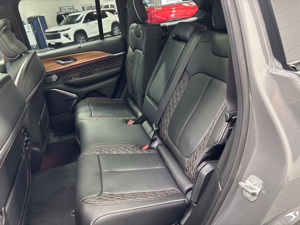 2027 Jeep Grand Cherokee GRAND CHEROKEE SUMMIT 4X4