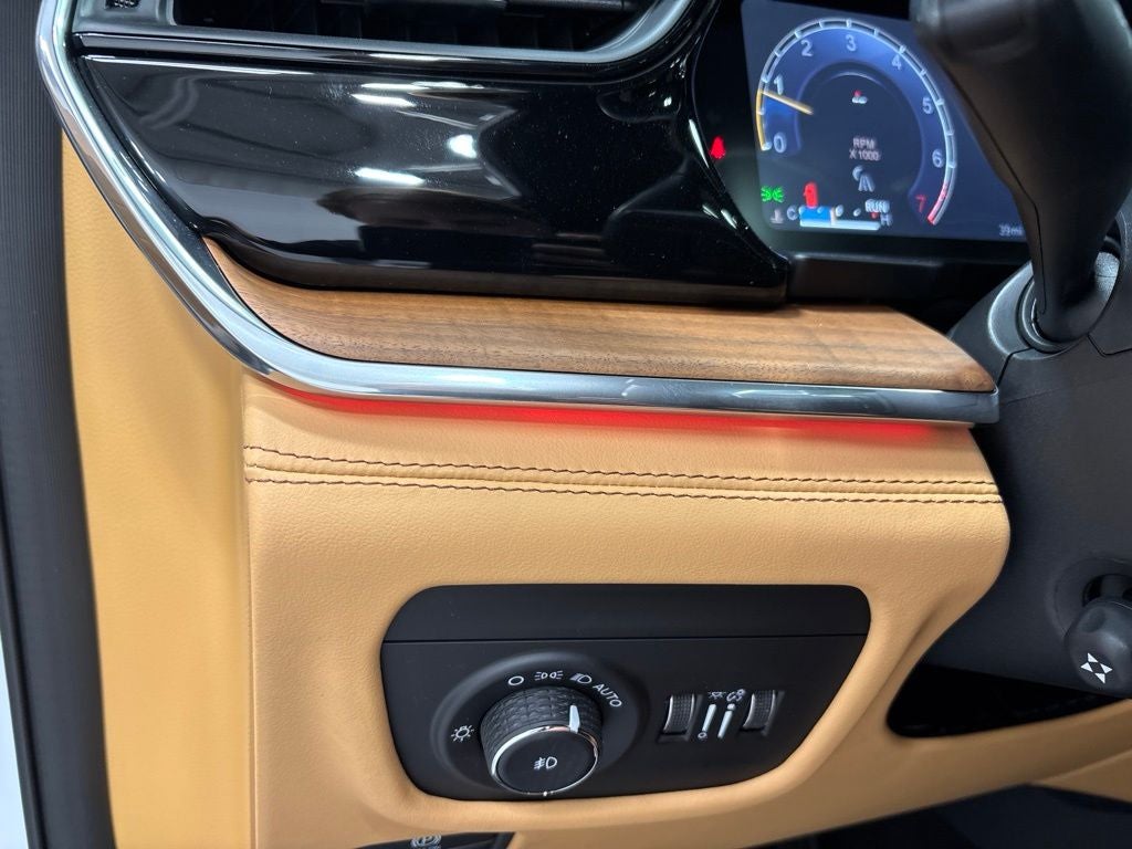 2027 Jeep Grand Cherokee GRAND CHEROKEE SUMMIT 4X4