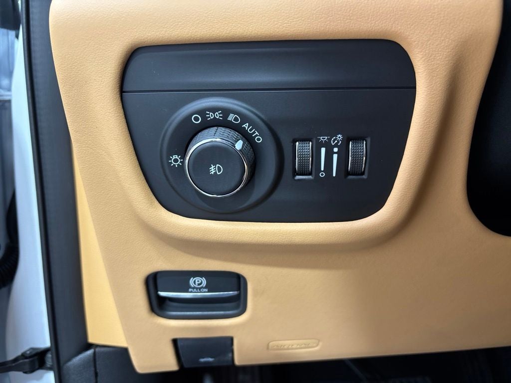2027 Jeep Grand Cherokee GRAND CHEROKEE SUMMIT 4X4