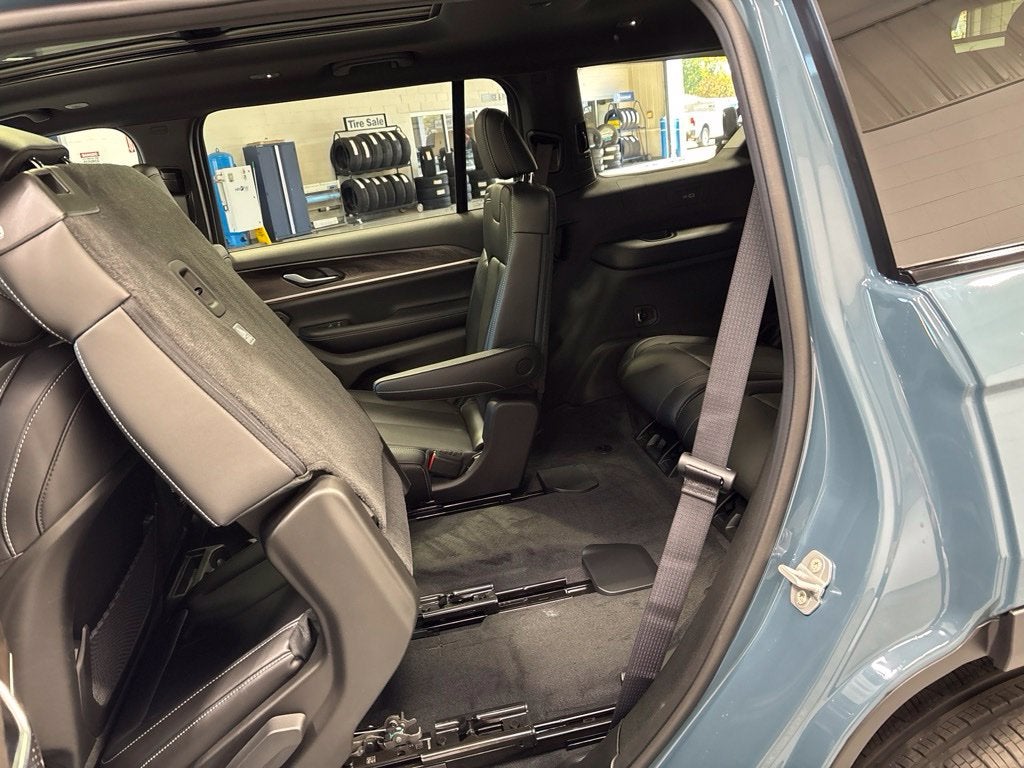 2027 Jeep Grand Cherokee L GRAND CHEROKEE L LIMITED 4X4
