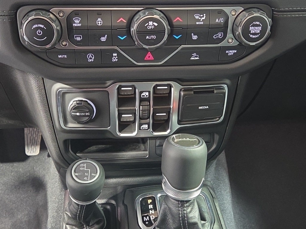 2026 Jeep Gladiator GLADIATOR SAHARA 4X4