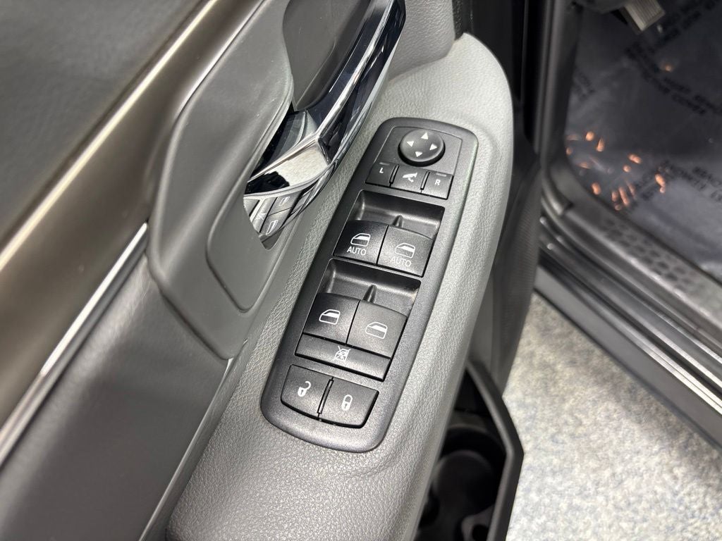 2018 RAM 1500 Big Horn Crew Cab 4x4 5'7' Box