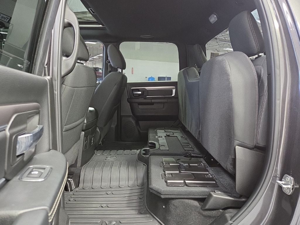 2024 RAM 1500 Classic Warlock Crew Cab 4x4 5'7' Box