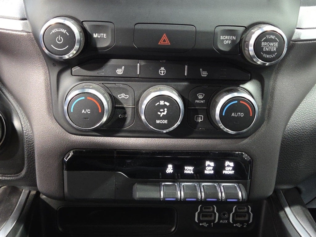 2021 RAM 1500 Big Horn Quad Cab 4x4 6'4' Box