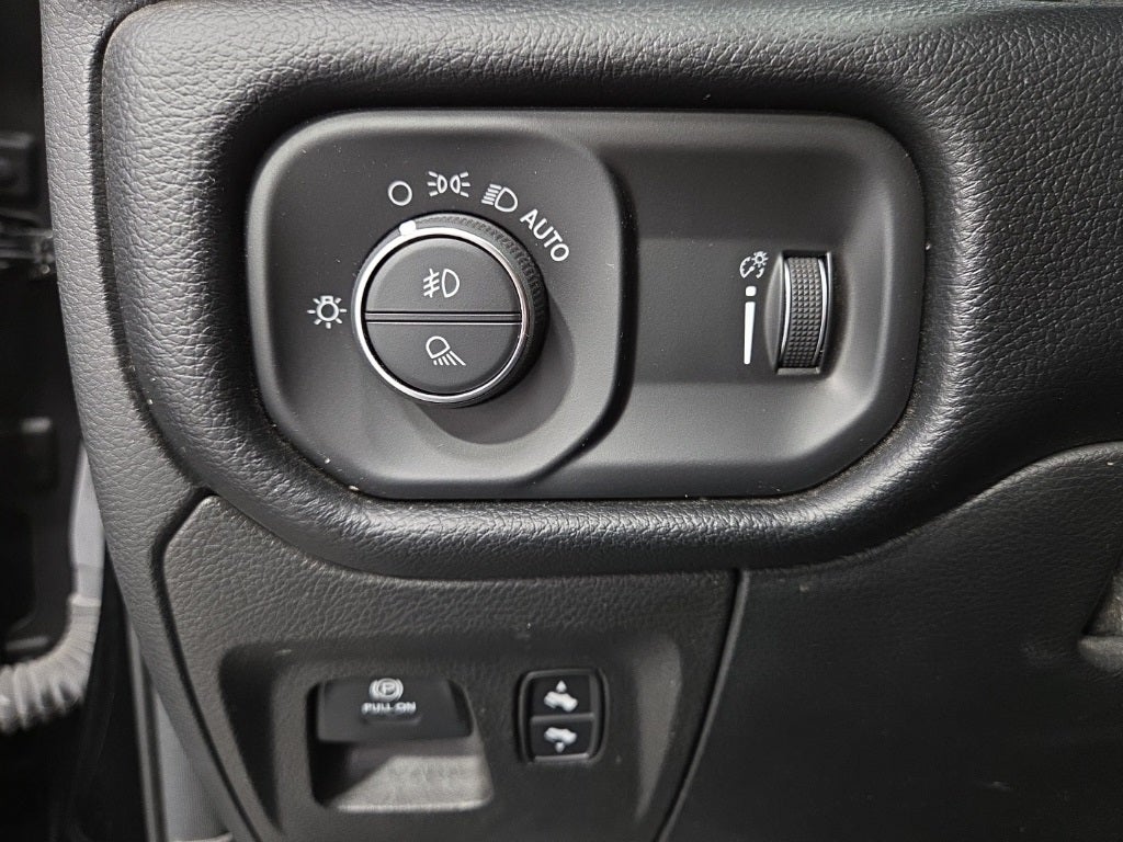 2021 RAM 1500 Big Horn Quad Cab 4x4 6'4' Box