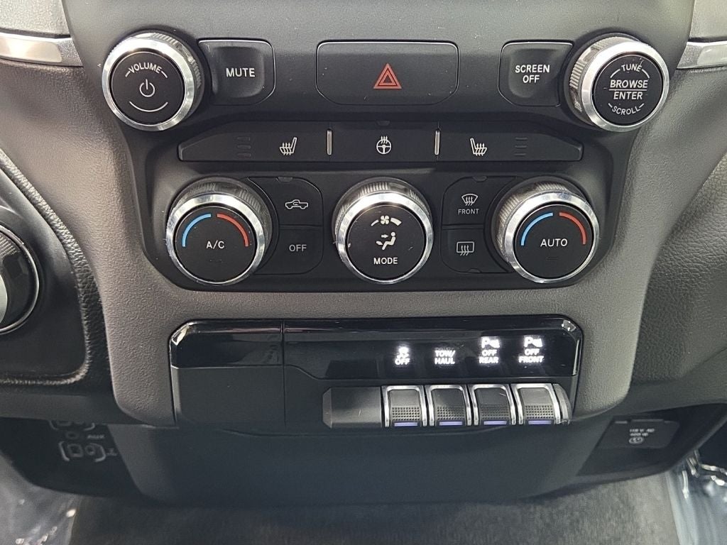 2021 RAM 1500 Big Horn Quad Cab 4x4 6'4' Box