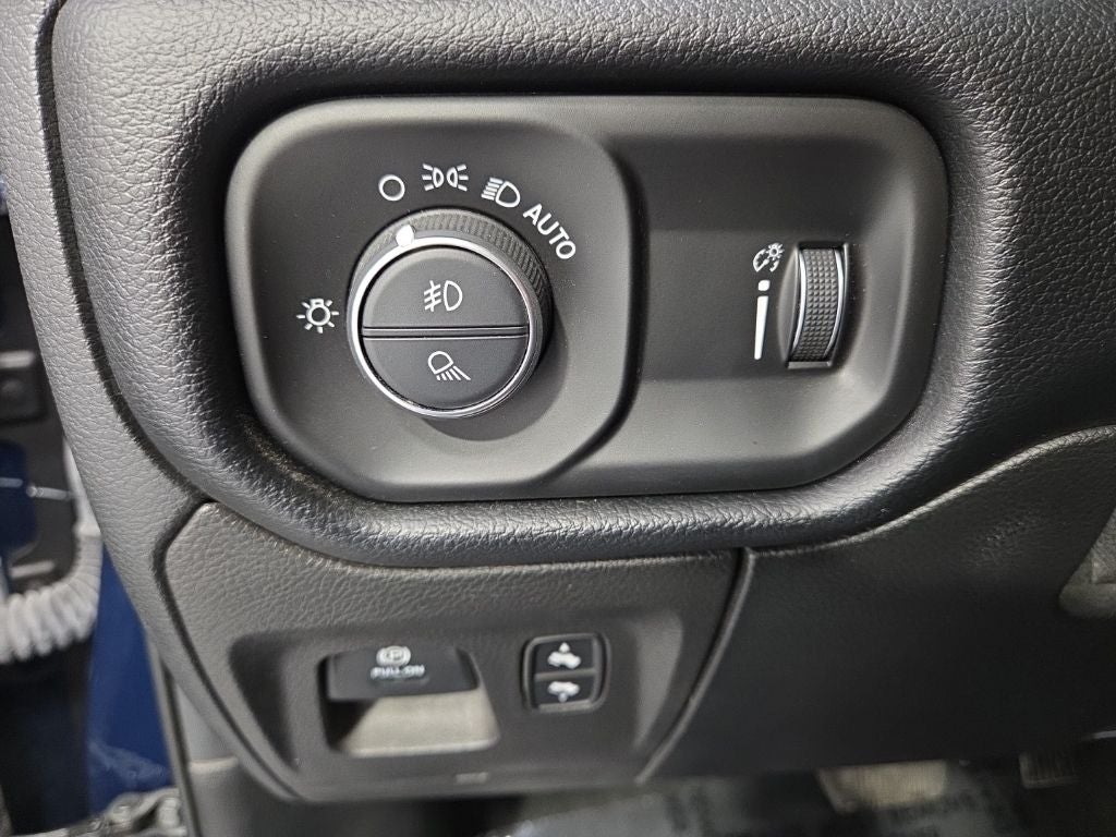 2021 RAM 1500 Big Horn Quad Cab 4x4 6'4' Box