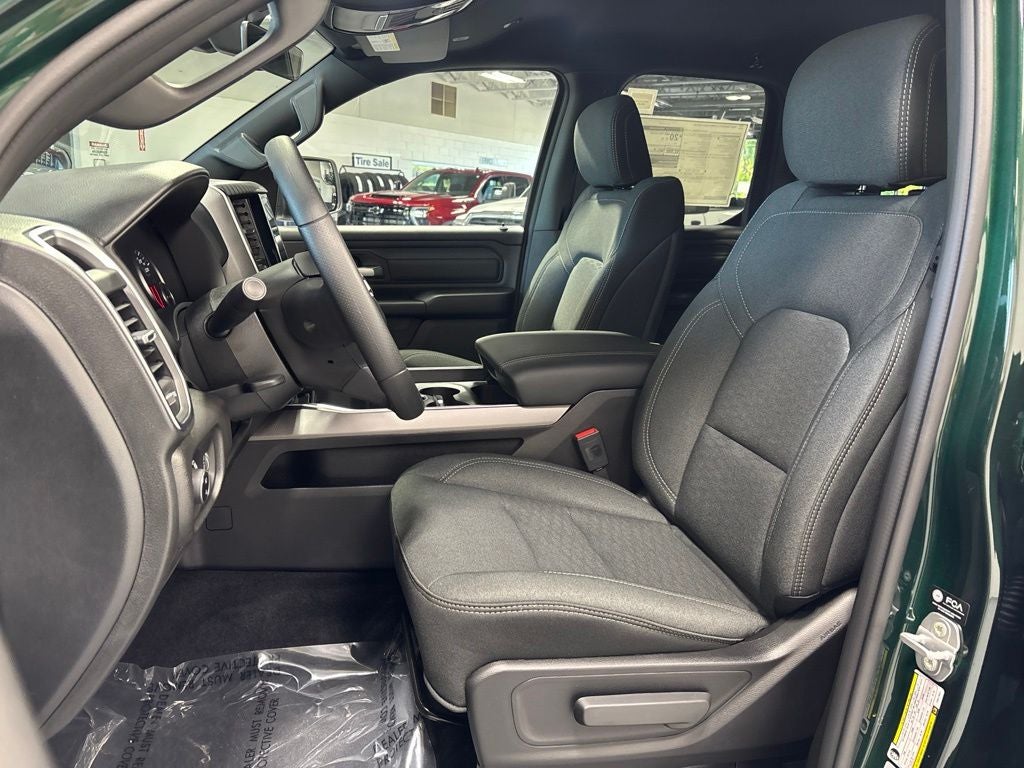 2026 RAM 1500 RAM 1500 EXPRESS QUAD CAB 4X4 6'4' BOX