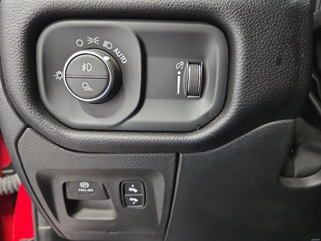 2022 RAM 1500 Big Horn Crew Cab 4x4 5'7' Box