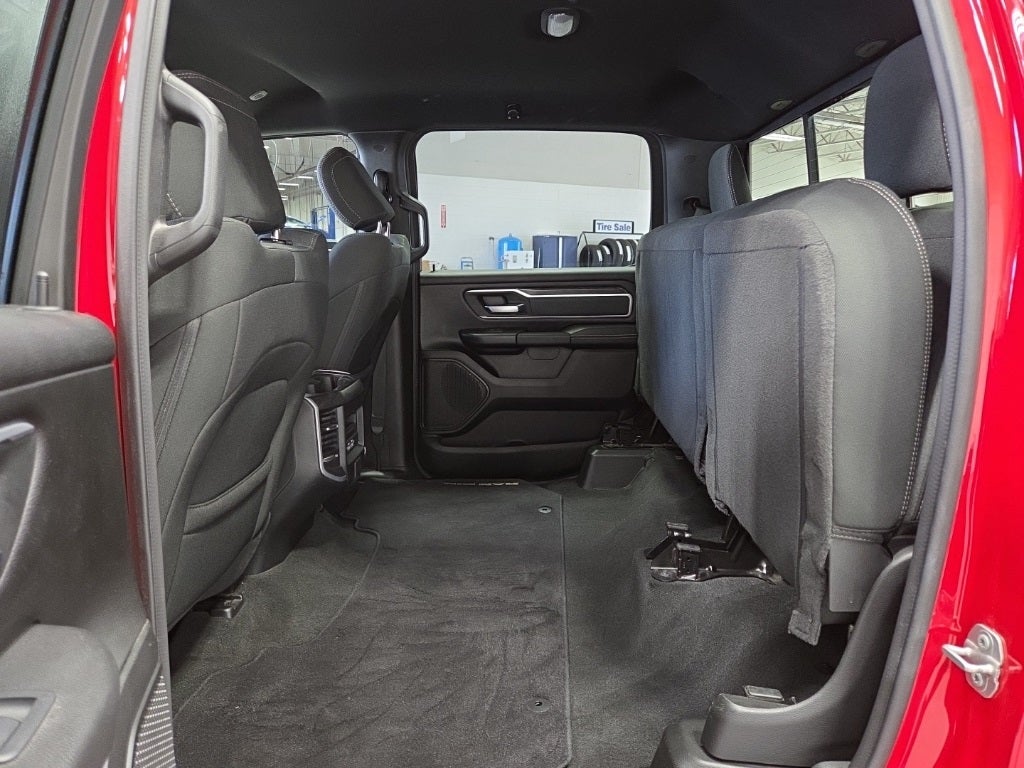 2022 RAM 1500 Big Horn Crew Cab 4x4 5'7' Box