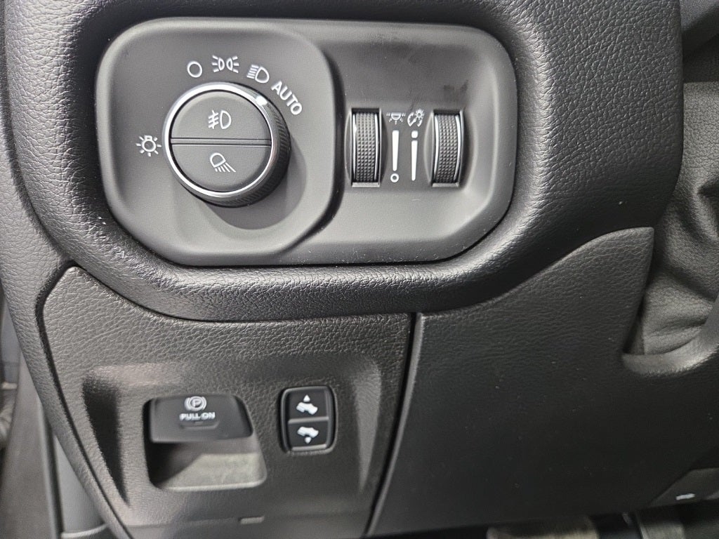 2019 RAM 1500 Big Horn/Lone Star Crew Cab 4x4 5'7' Box