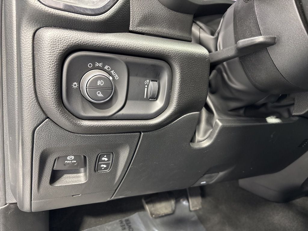 2023 RAM 1500 Big Horn Crew Cab 4x4 5'7' Box
