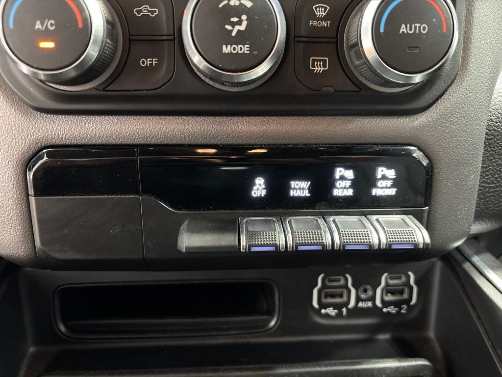 2020 RAM 1500 Big Horn Crew Cab 4x4 5'7' Box