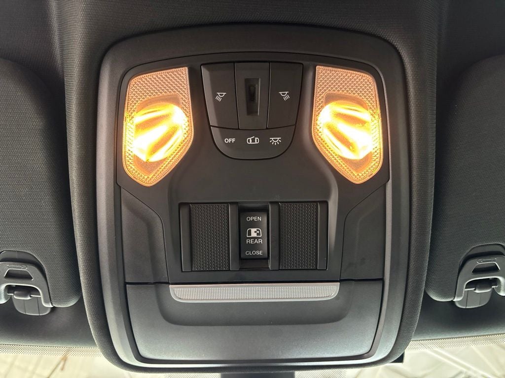 2020 RAM 1500 Big Horn Crew Cab 4x4 5'7' Box