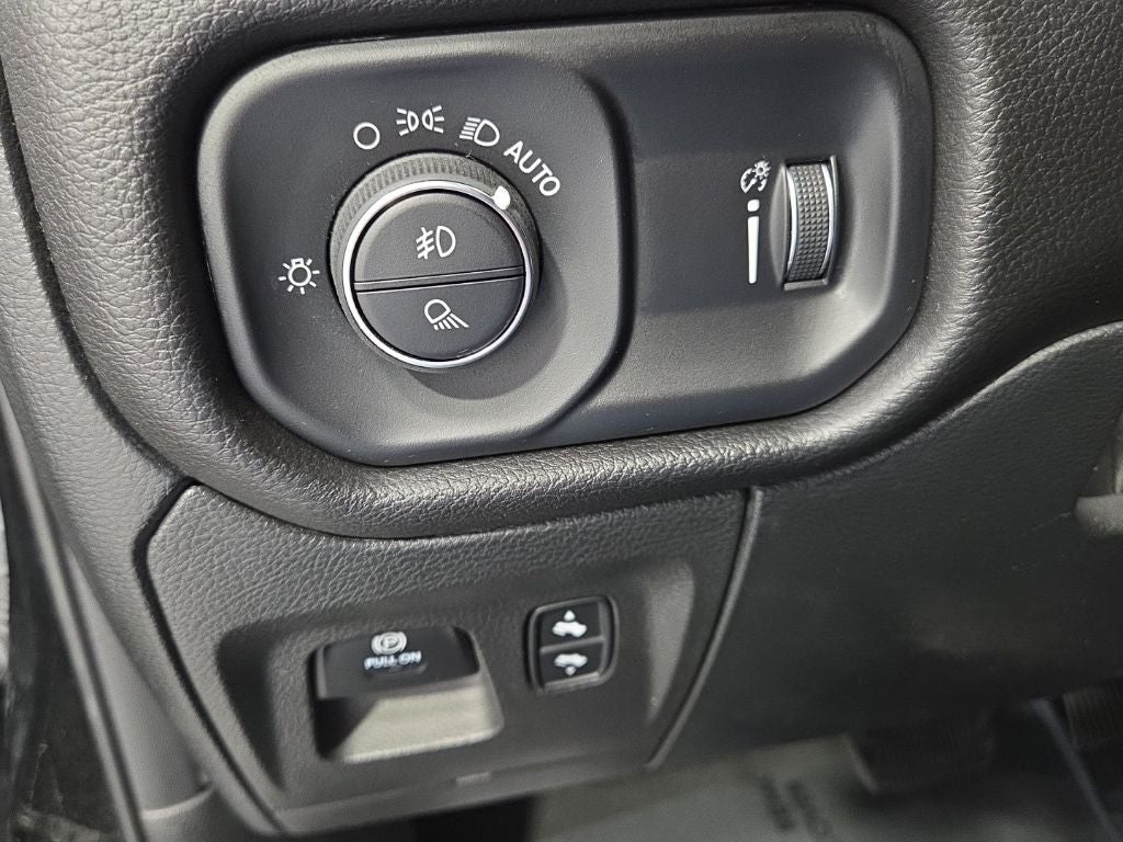 2023 RAM 1500 Big Horn Crew Cab 4x4 5'7' Box