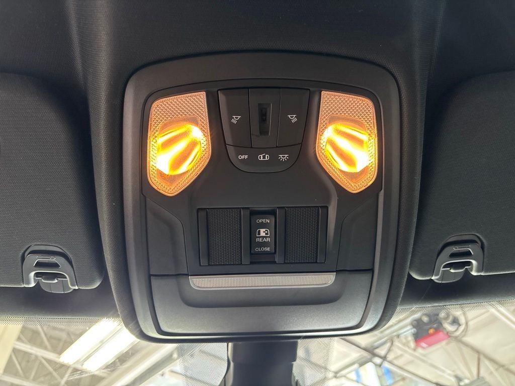 2020 RAM 1500 Big Horn Crew Cab 4x4 5'7' Box