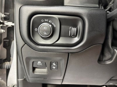 2020 RAM 1500 Big Horn Crew Cab 4x4 5'7' Box