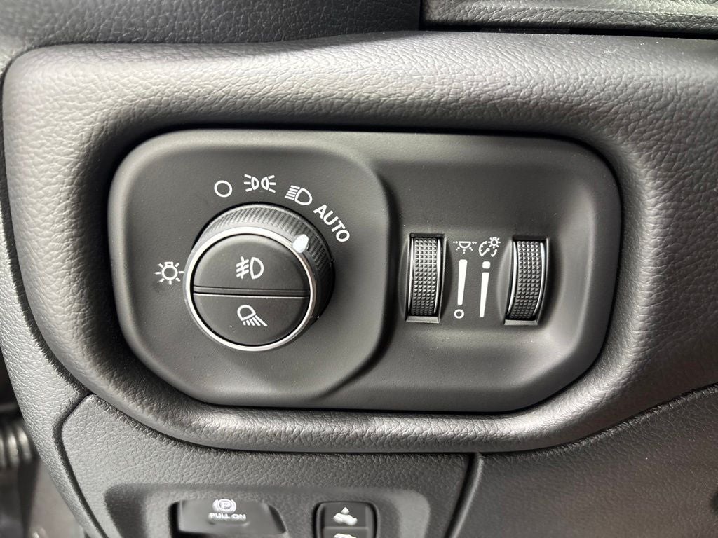 2027 RAM 1500 RAM 1500 BIG HORN CREW CAB 4X4 5'7' BOX