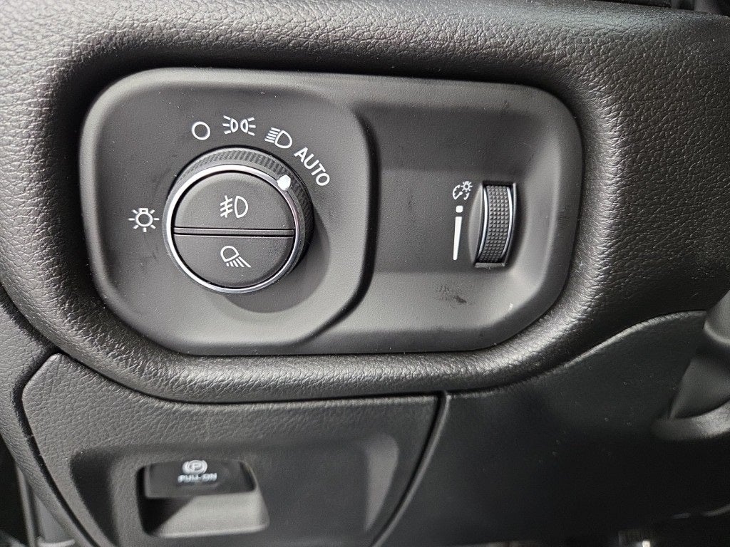 2026 RAM 1500 RAM 1500 WARLOCK CREW CAB 4X4 5'7' BOX