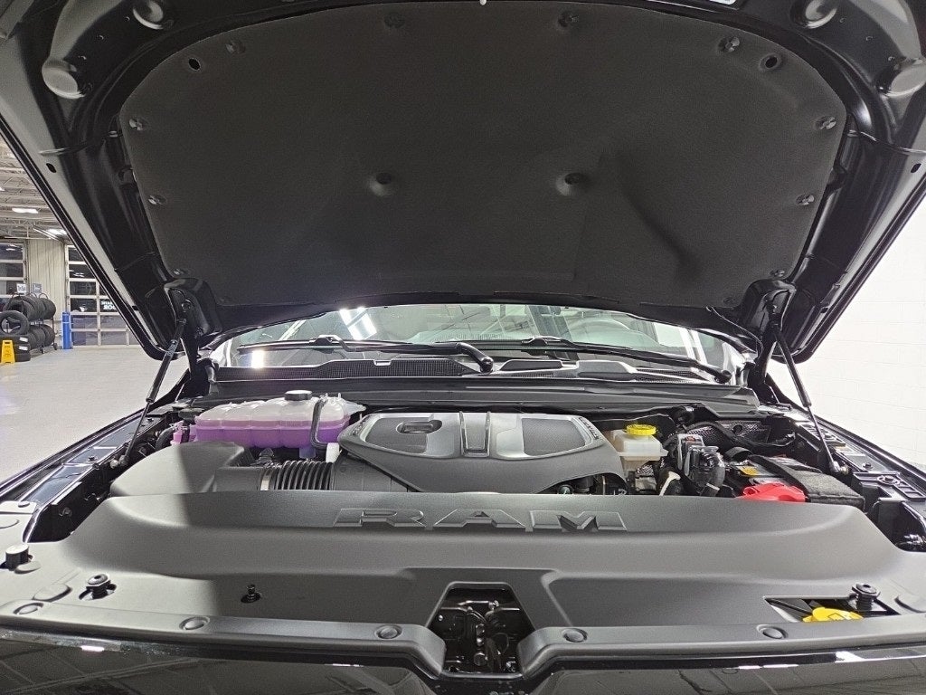 2026 RAM 1500 RAM 1500 WARLOCK CREW CAB 4X4 5'7' BOX