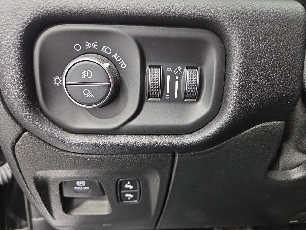 2021 RAM 1500 Laramie Crew Cab 4x4 5'7' Box