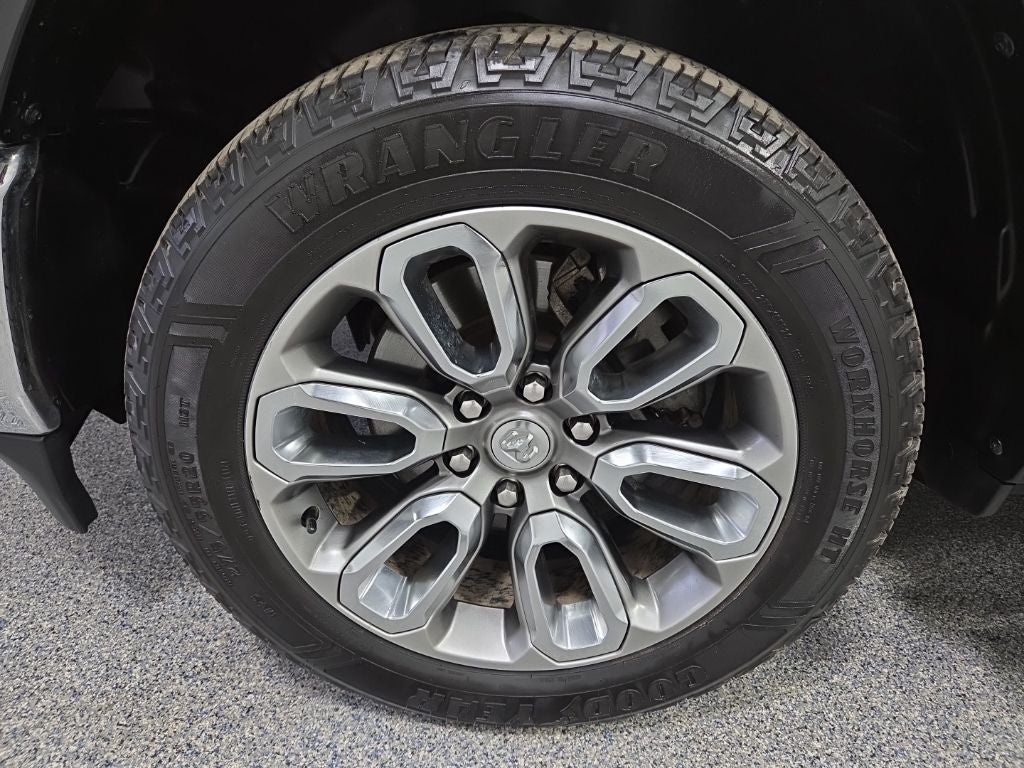 2021 RAM 1500 Laramie Crew Cab 4x4 5'7' Box