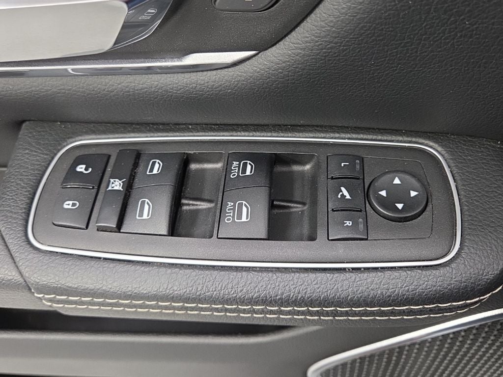 2023 RAM 1500 Laramie Crew Cab 4x4 5'7' Box