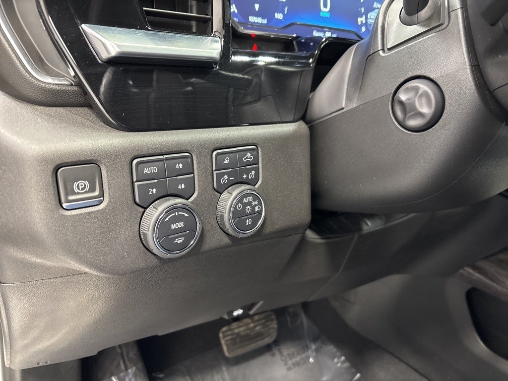 2022 Chevrolet Silverado 1500 4WD Crew Cab Short Bed LTZ