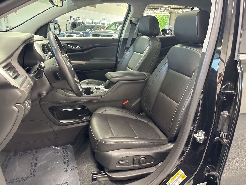 2023 GMC Acadia AWD SLT