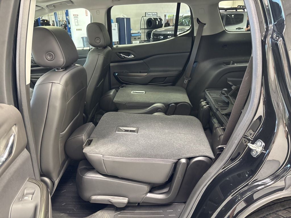 2023 GMC Acadia AWD SLT