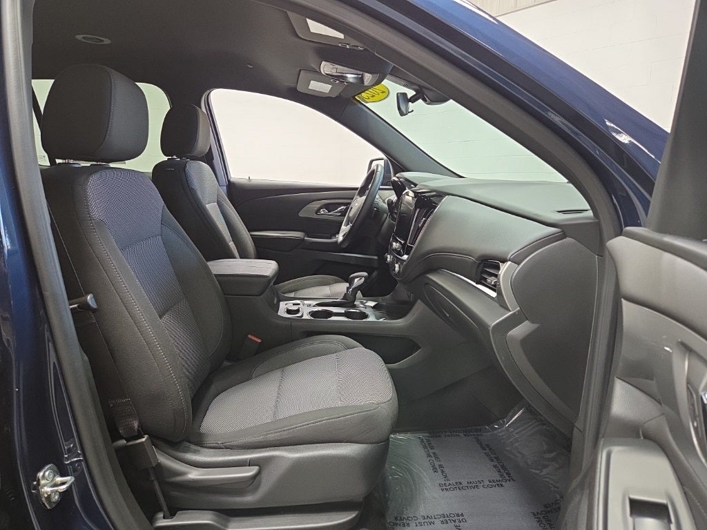 2023 Chevrolet Traverse AWD LT Cloth