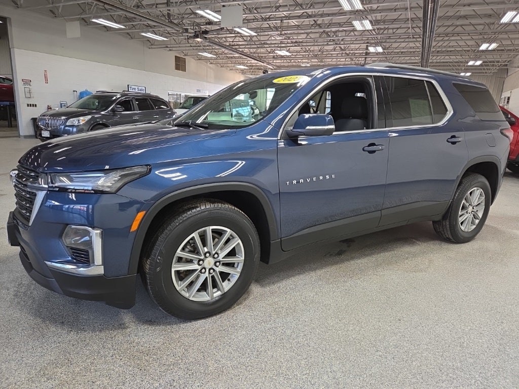 2023 Chevrolet Traverse AWD LT Cloth