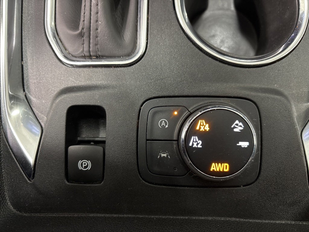 2023 Chevrolet Traverse AWD LT Leather