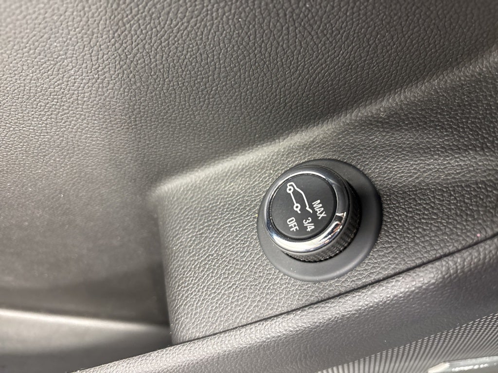 2023 Chevrolet Traverse AWD LT Leather