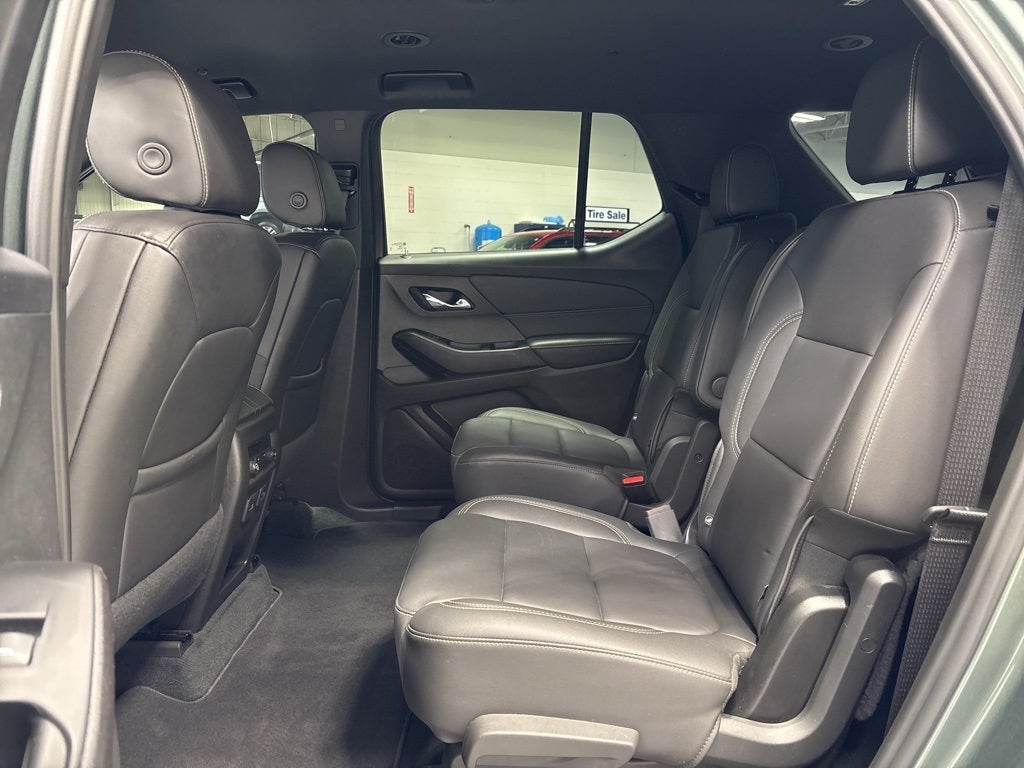 2023 Chevrolet Traverse AWD LT Leather