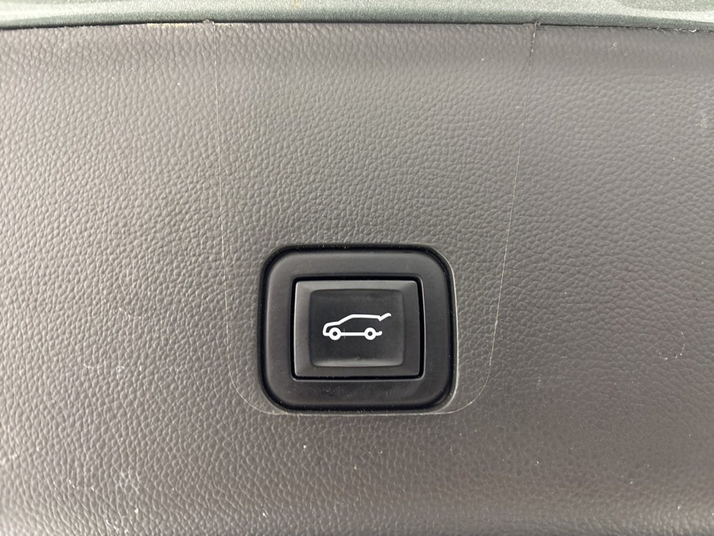 2023 Chevrolet Traverse AWD LT Leather